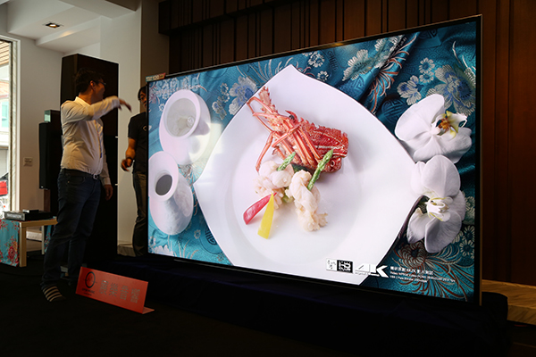 大視界的震撼台南展樂展示鴻海120吋4K電視 台南音響 展樂音響 鴻海 4K電視