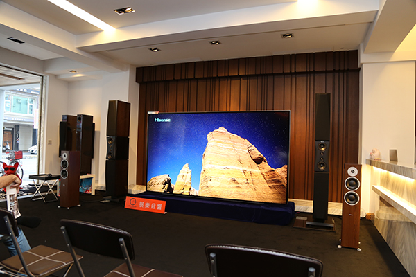 大視界的震撼台南展樂展示鴻海120吋4K電視 台南音響 展樂音響 鴻海 4K電視